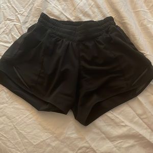 Lululemon Low Rise Hotty Hots 4 Inch